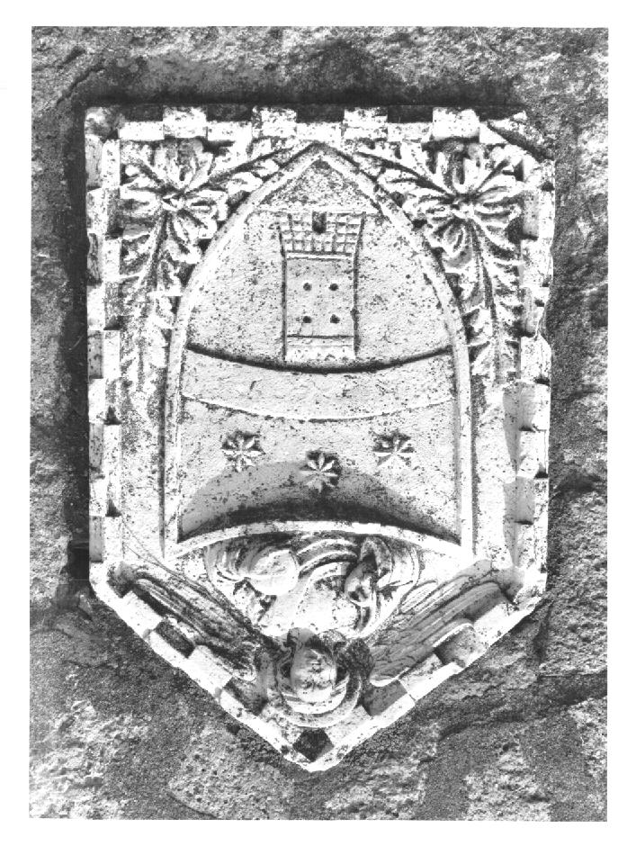 angelo benedicente con globo/ stemma/ motivi decorativi floreali (formella) - ambito veneto (secc. XIV/ XV)