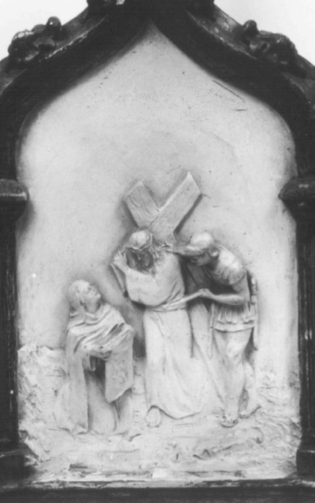 stazione V: Gesù aiutato dal Cireneo a portare la croce (rilievo) - ambito veneto (sec. XIX)