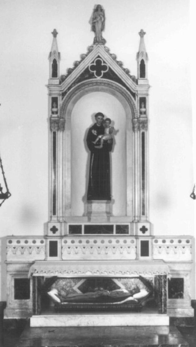 altare di Barsanti Amedeo Da Pietrasanta (fine sec. XIX)