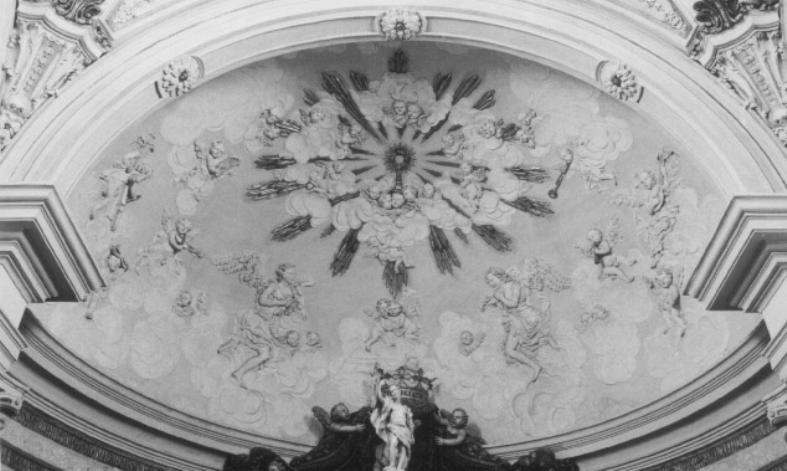 angeli musicanti e cherubini in adorazione dell'Eucaristia (decorazione plastica) di Parodi Filippo (maniera) (fine/inizio secc. XVII/ XVIII)