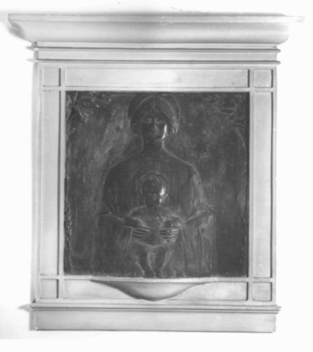 Madonna con Bambino (scultura) di Vianello Giacomo (sec. XX)
