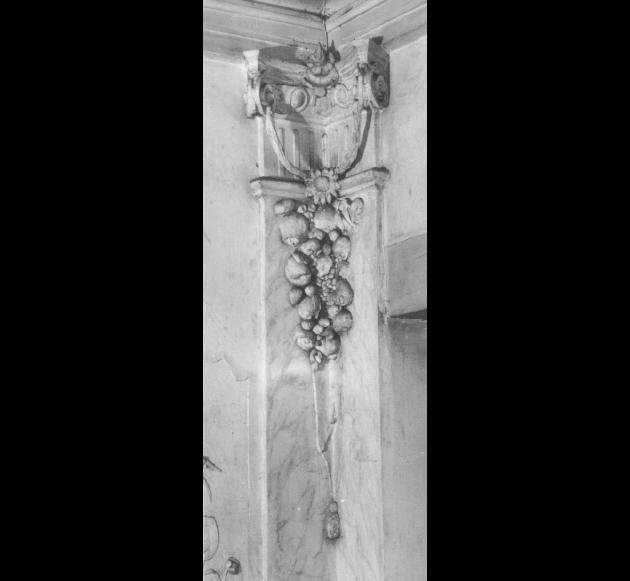 motivi decorativi a fiori e frutti (decorazione plastica) - ambito feltrino (sec. XVIII)