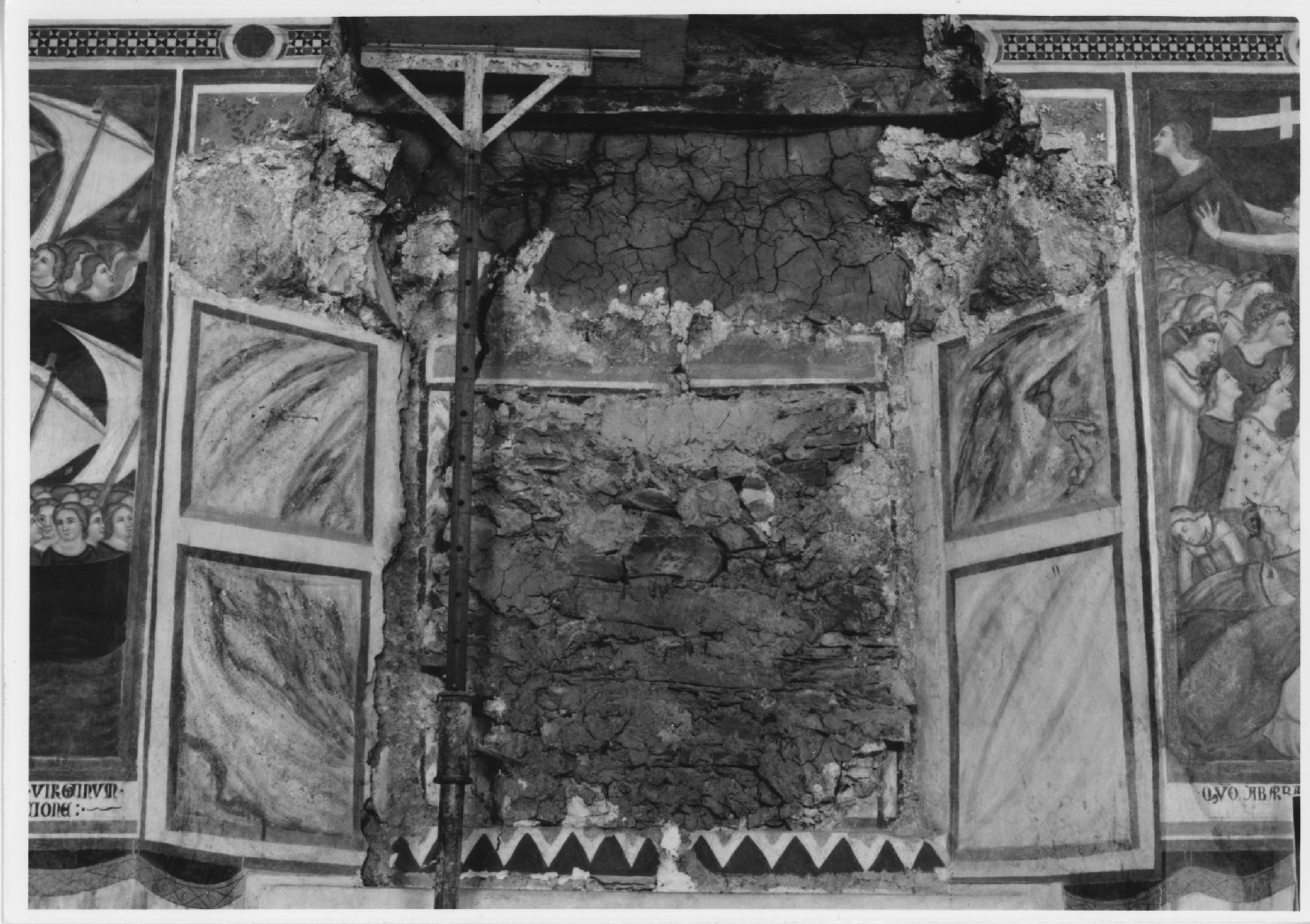 decorazione a finti marmi venati (dipinto) - ambito veneto (sec. XIV)
