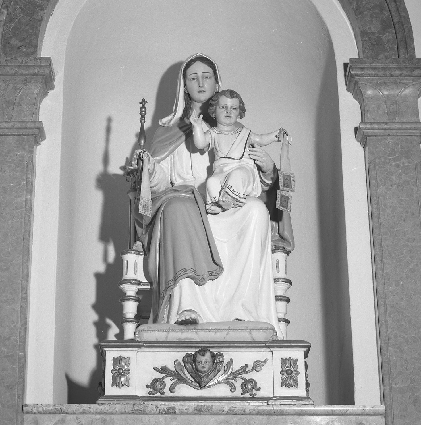 Madonna con Bambino in trono (statua) - ambito veneto (primo quarto sec. XX)