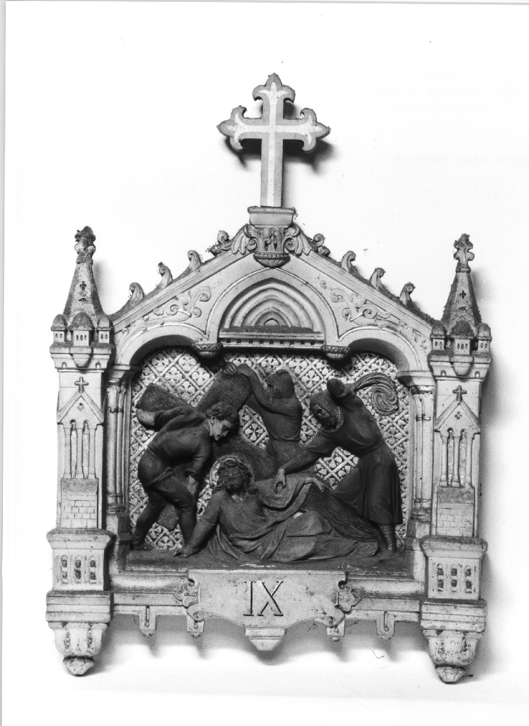stazione IX: Gesù cade sotto la croce la terza volta (rilievo) - ambito veneto (sec. XIX)