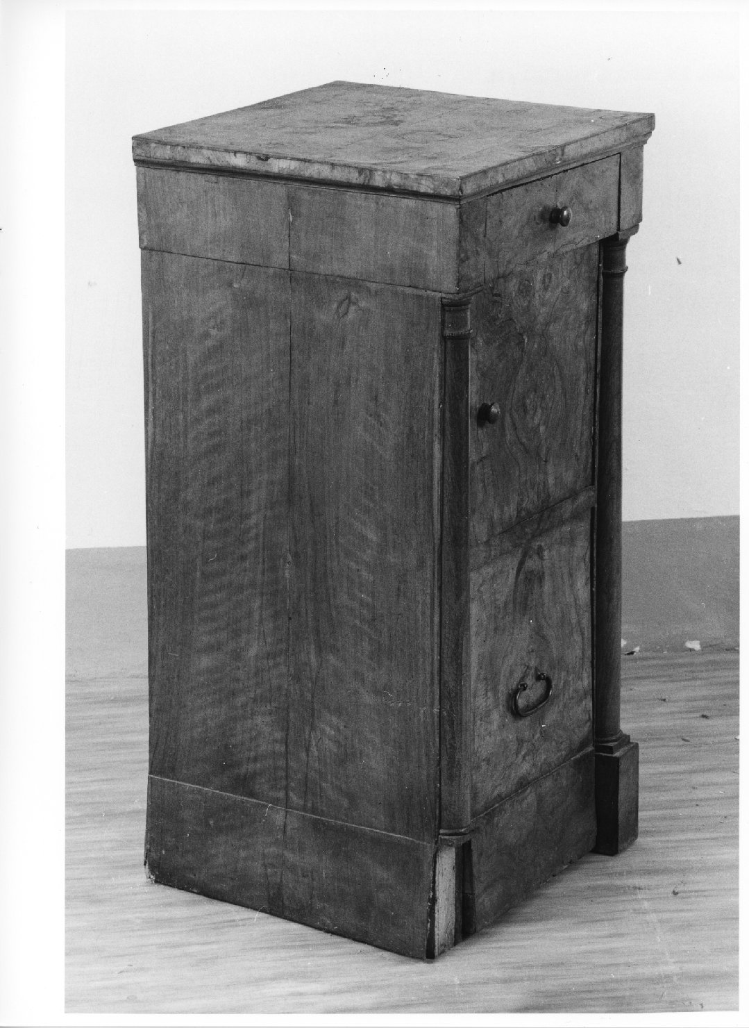 comodino - ambito veneto (prima metà sec. XIX)