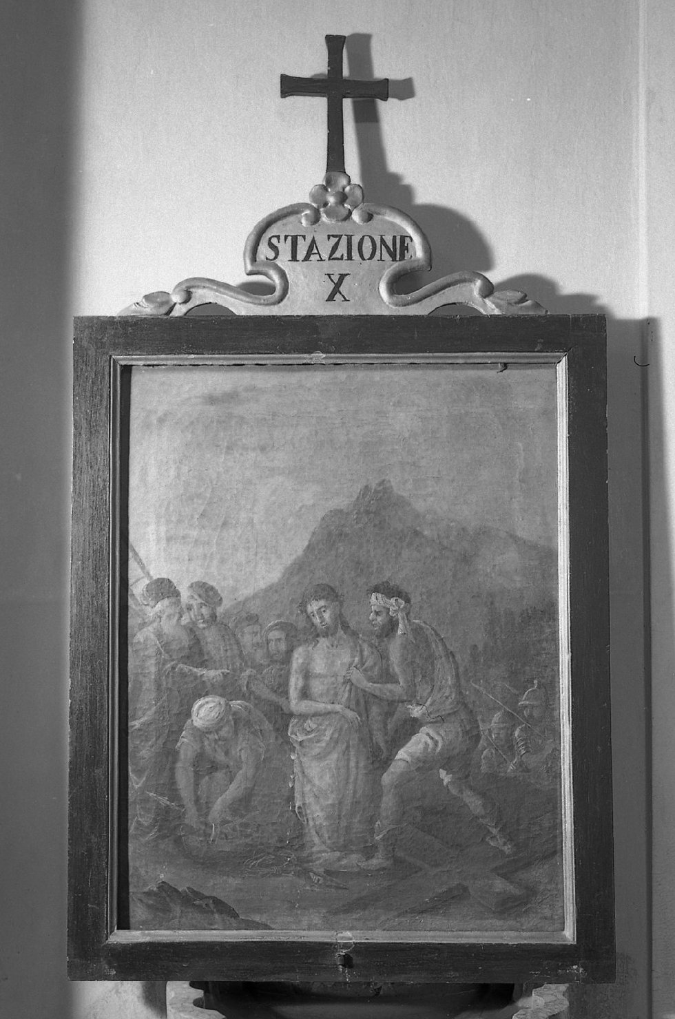 stazione X: Gesù spogliato e abbeverato di fiele (dipinto) - ambito veneto (sec. XIX)