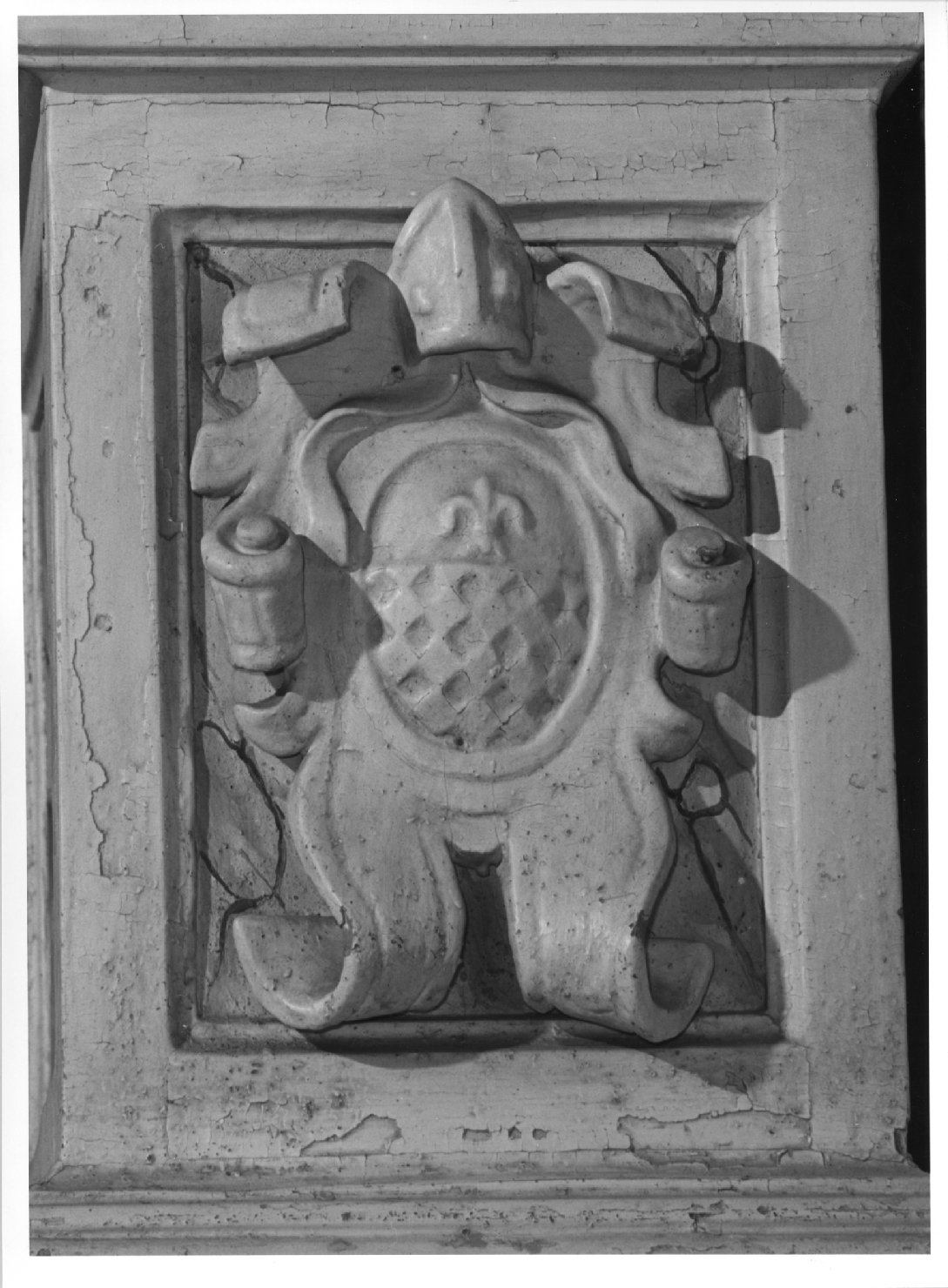 stemma vescovile di Alvise Lollino (rilievo) - ambito veneto (secc. XVI/ XVII)