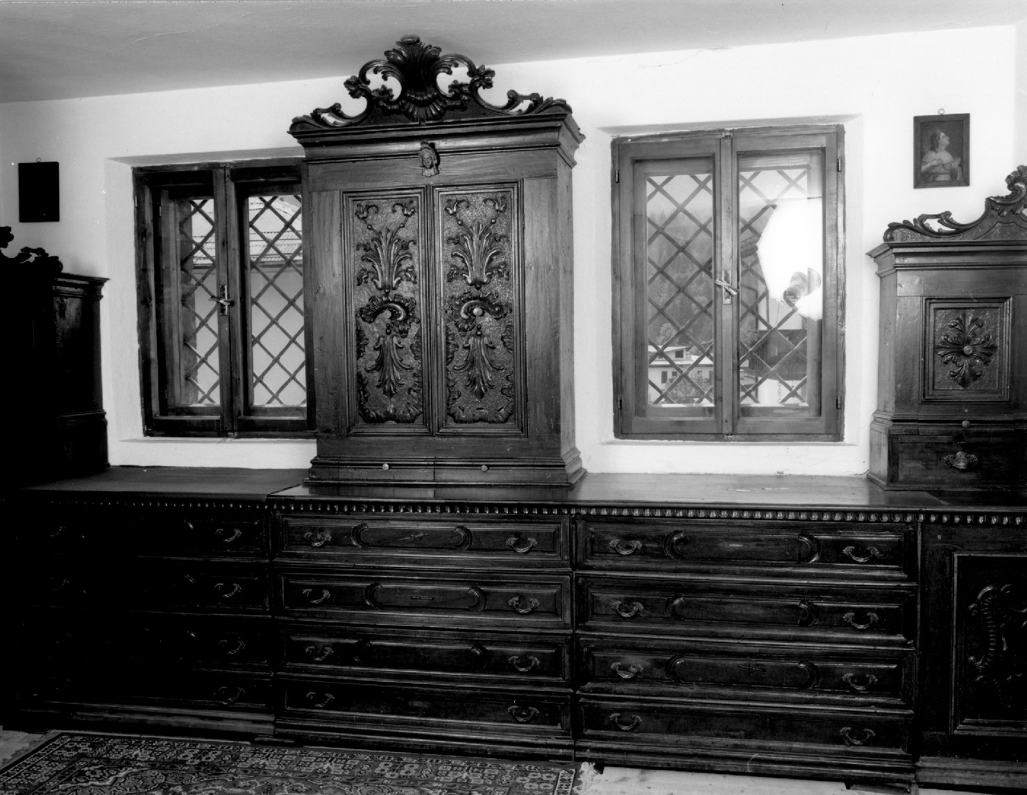 mobile da sacrestia con alzata - ambito veneto (fine/inizio secc. XVII/ XVIII)