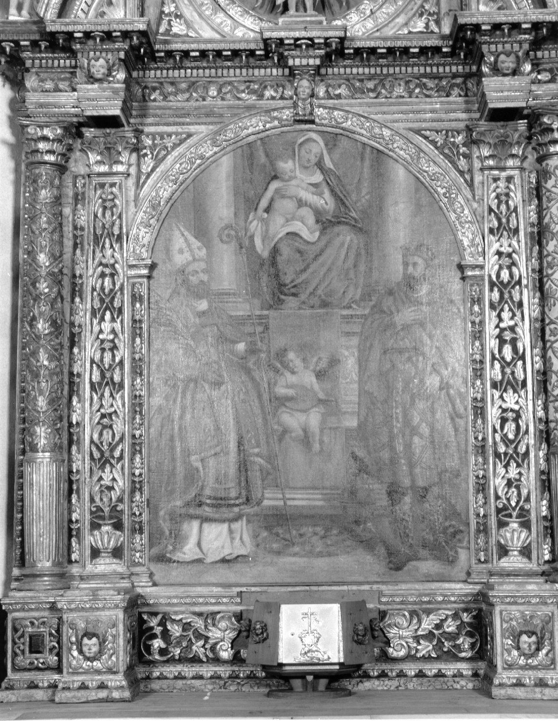 Madonna con Bambino in trono tra San Osvaldo e San Candido (pala d'altare) di Vecellio Cesare (sec. XVI)