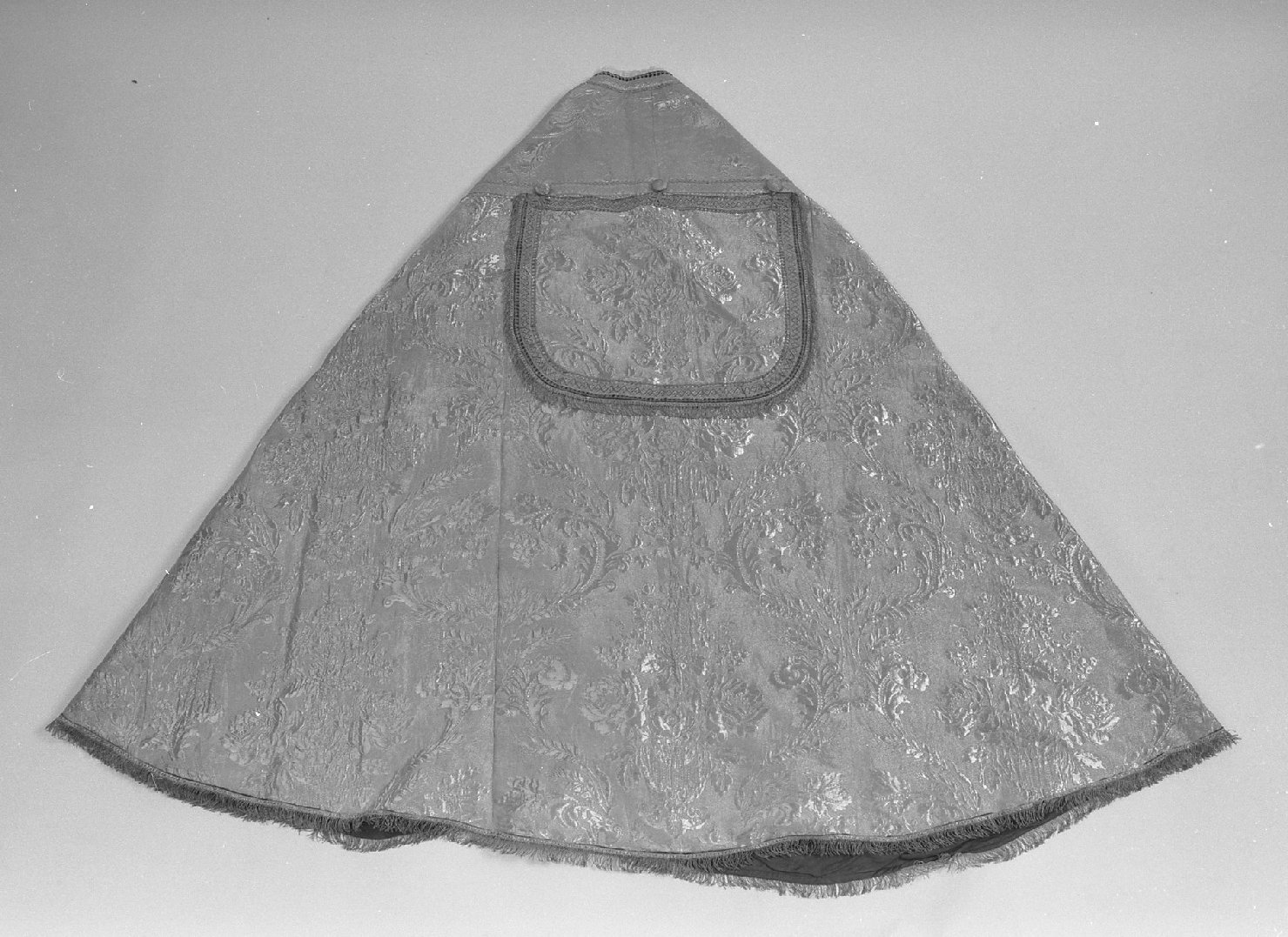 piviale - ambito veneto (secondo quarto sec. XX)