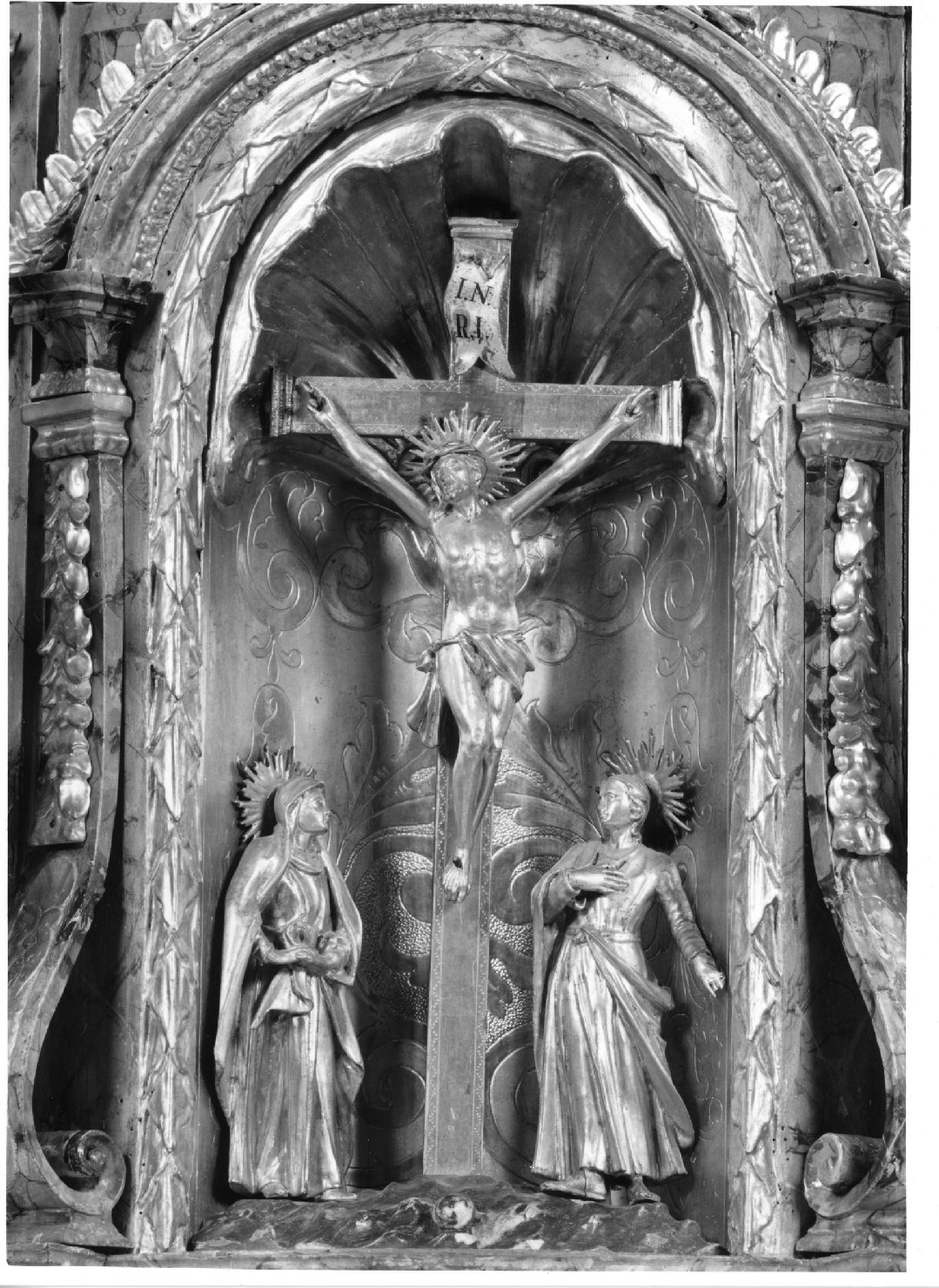 Cristo crocifisso con la Madonna e Santa Maria Maddalena (gruppo scultoreo) - ambito veneto (prima metà sec. XVIII)