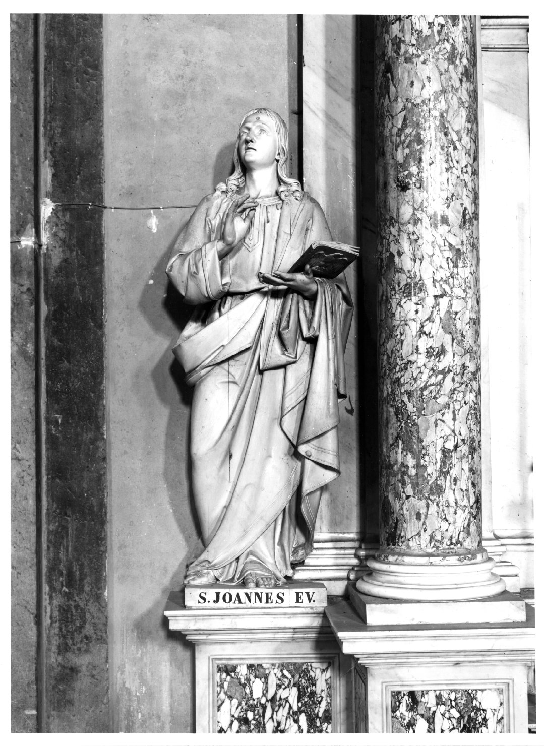 San Giovanni Evangelista (statua) di Panciera Valentino detto Besarel (seconda metà sec. XIX)