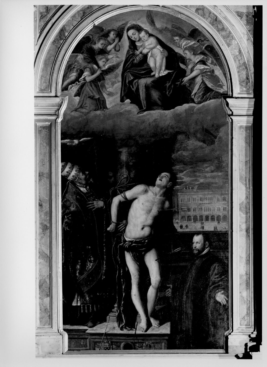 Madonna in gloria con i San Fabiano, San Sebastiano e il Rettore Cor rer (dipinto) di Vecellio Cesare (sec. XVI)