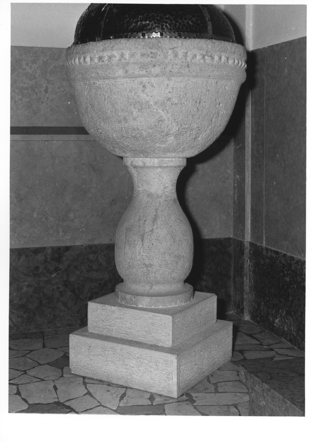 acquasantiera - a fusto - ambito veneto (sec. XVI)