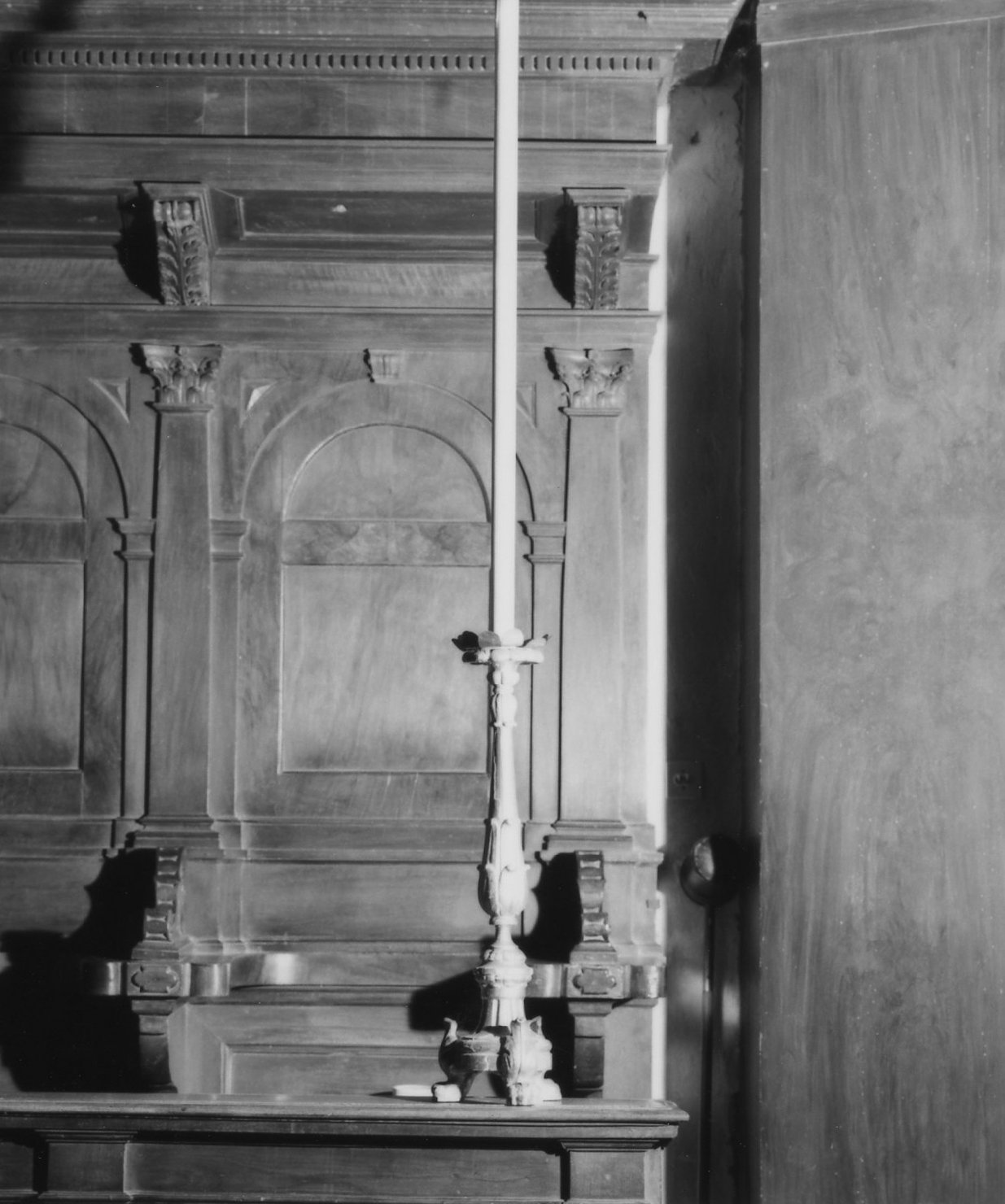 candeliere d'altare - ambito veneto (prima metà sec. XVII)