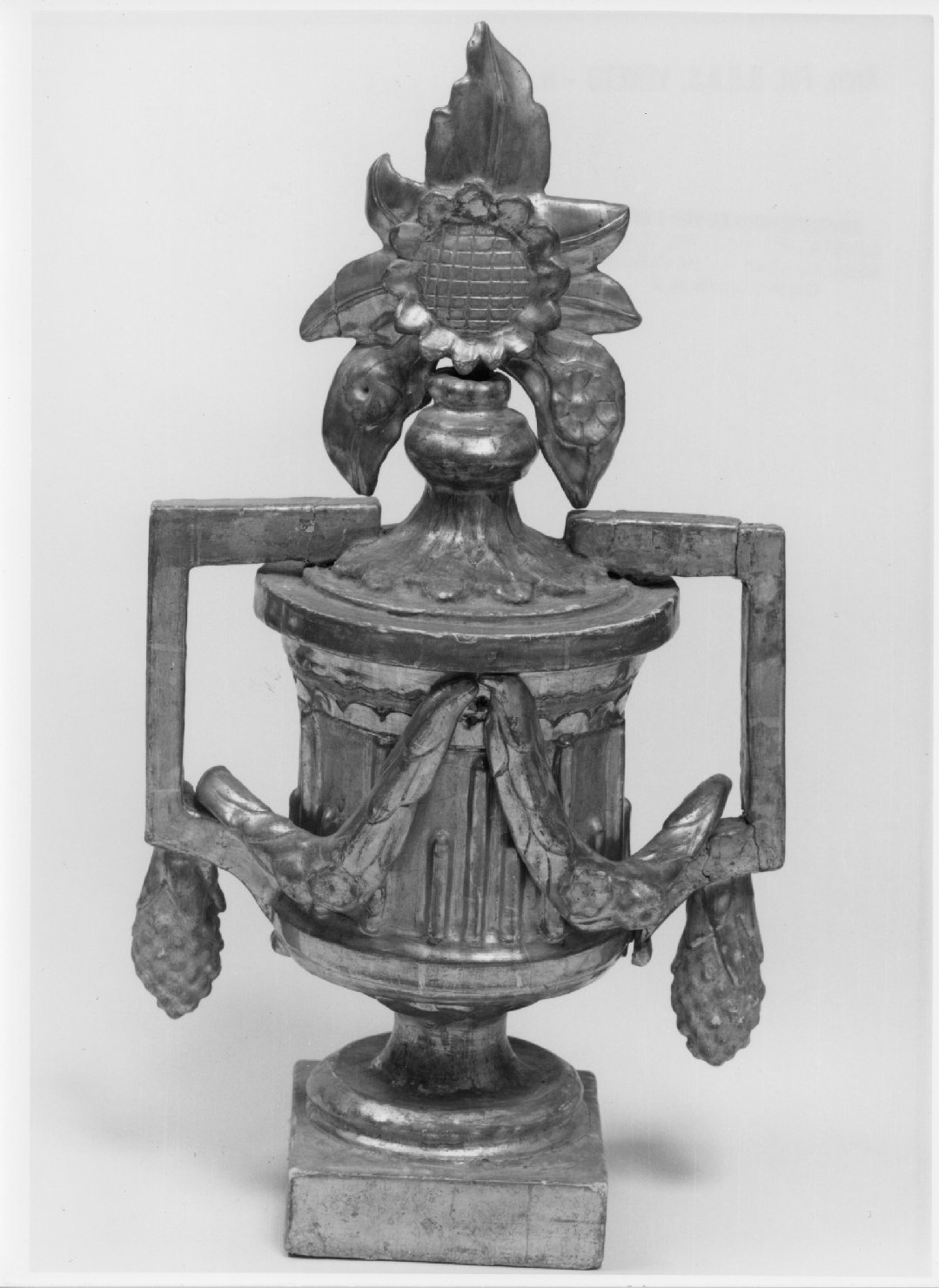 vaso d'altare con composizione floreale, serie - ambito veneto (fine/inizio secc. XVII/ XVIII)