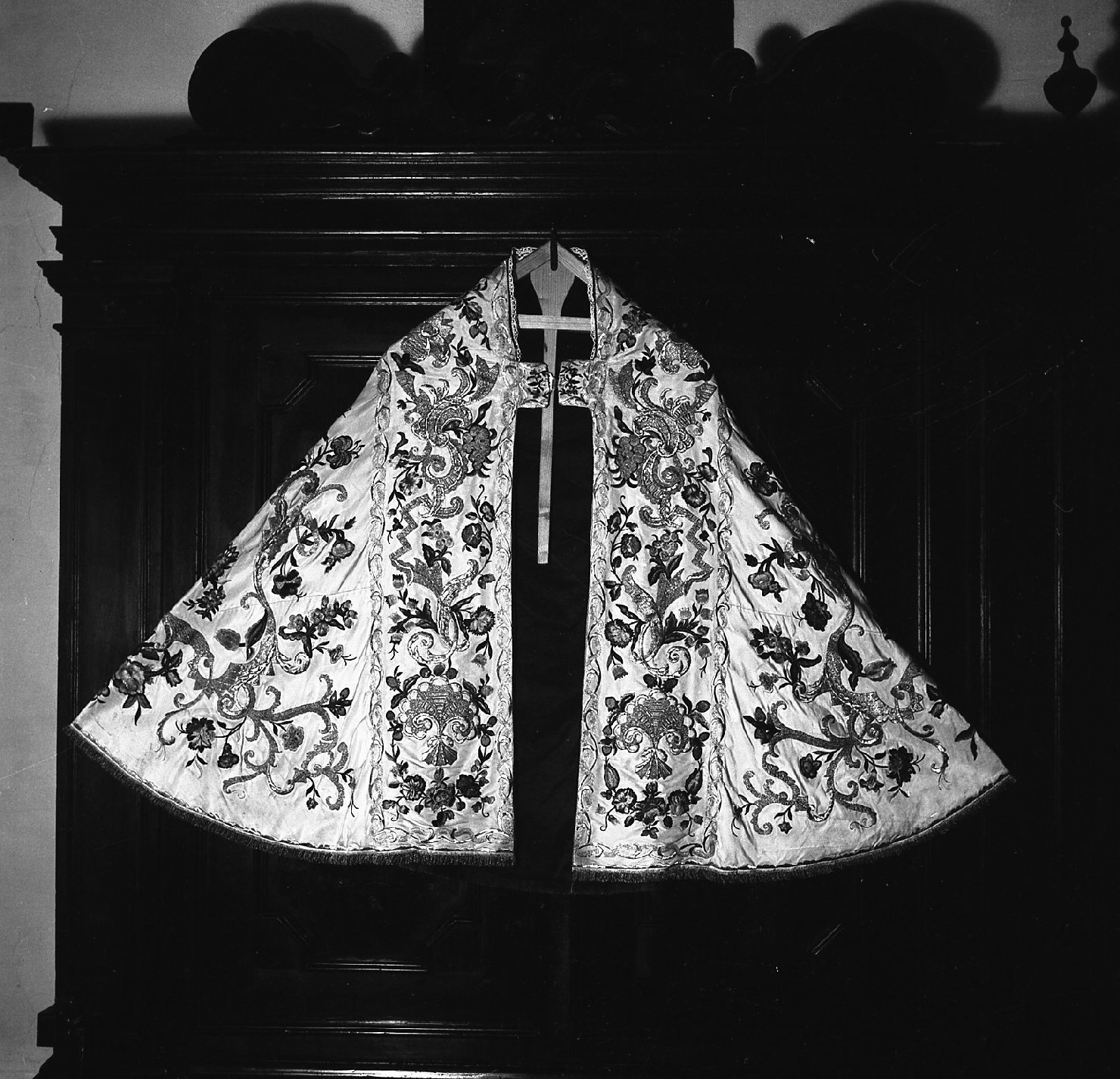 piviale - ambito veneto (ultimo quarto sec. XIX)