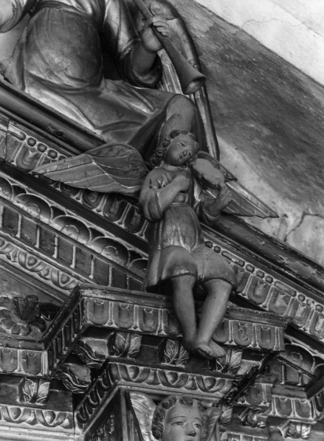 angioletto musicante con viola (statua, elemento d'insieme) - manifattura altoatesina (sec. XVII)
