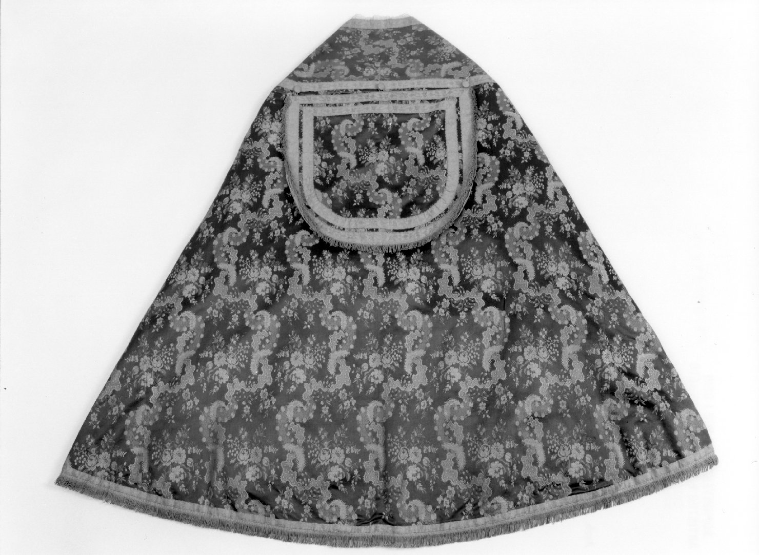 piviale, elemento d'insieme - ambito veneto (secc. XVIII/ XIX)