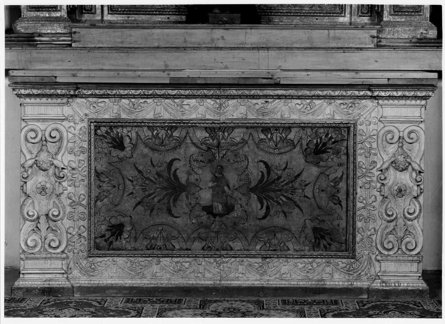 San Lorenzo con gli strumenti del martirio (paliotto) - ambito veneziano (sec. XVII)