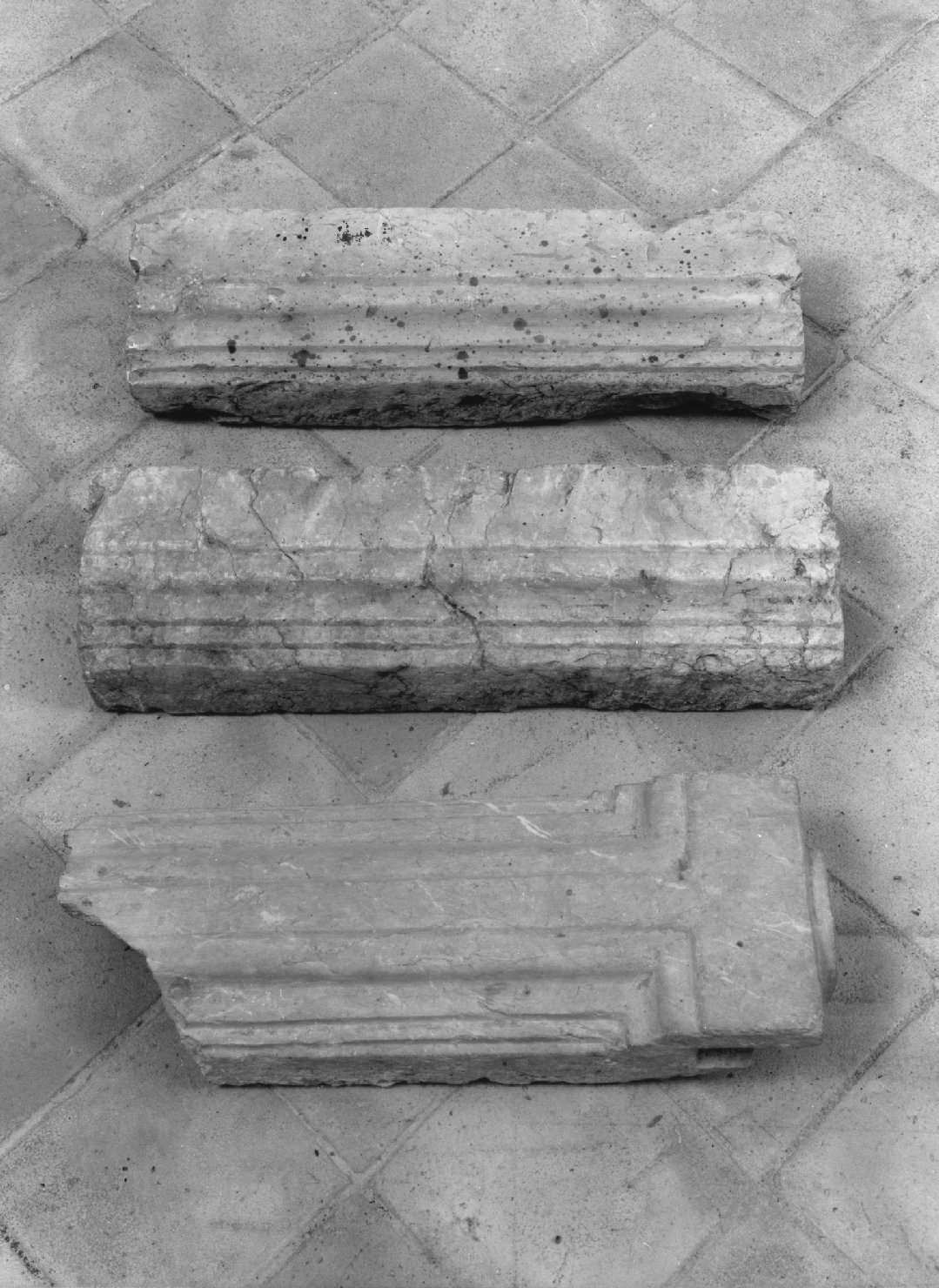cornice architettonica, frammento - bottega veneta (secc. XVIII/ XIX)