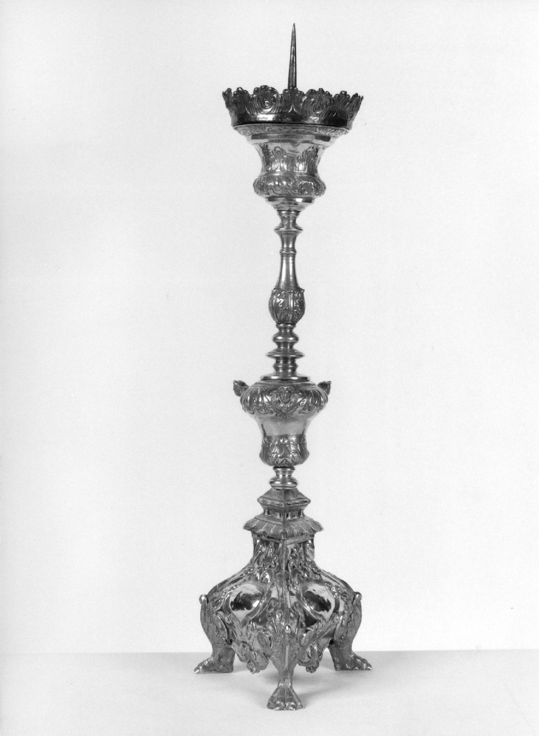 candeliere d'altare, serie - ambito veneziano (sec. XVIII)