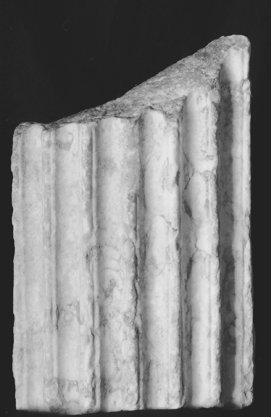 motivi decorativi architettonici (colonna dorica, frammento) - ambito Europa centro-orientale (secc. V/ VI)