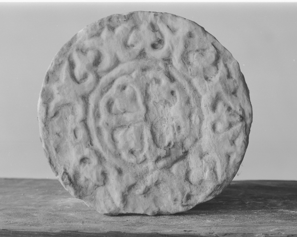 motivi decorativi geometrici e vegetali stilizzati (patera, opera isolata) - ambito veneto (sec. XII)