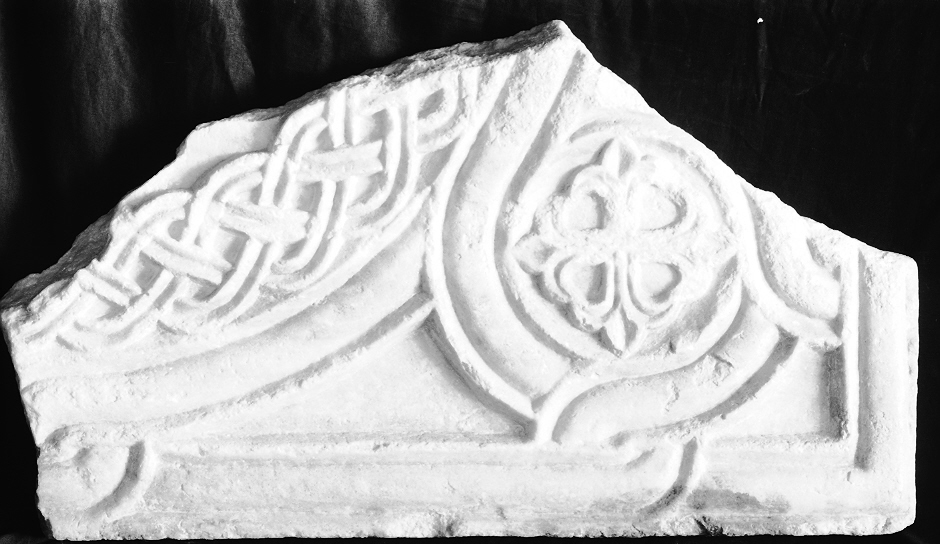 motivi decorativi geometrici e vegetali (cornice architettonica, frammento) - ambito bizantino-orientale (secc. VI/ VII)