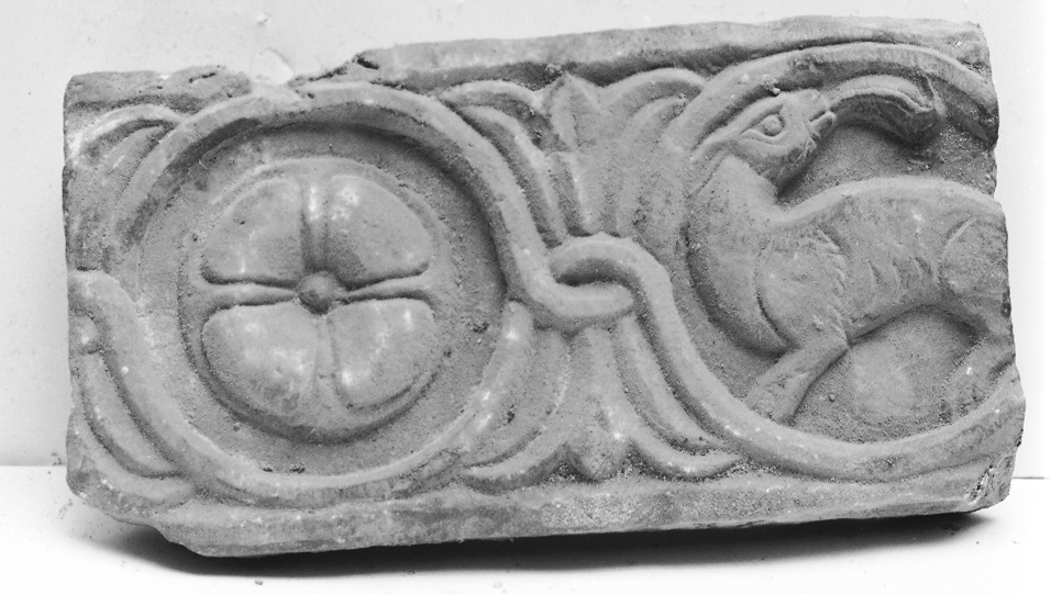 animali fantastici e motivi decorativi fitomorfi (cornice architettonica, elemento d'insieme) - ambito Italia centro-settentrionale (sec. XII)