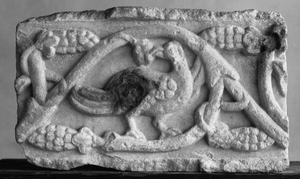 motivi decorativi vegetali con uccelli (rilievo, frammento) - ambito bizantino (secc. XII/ XIII)