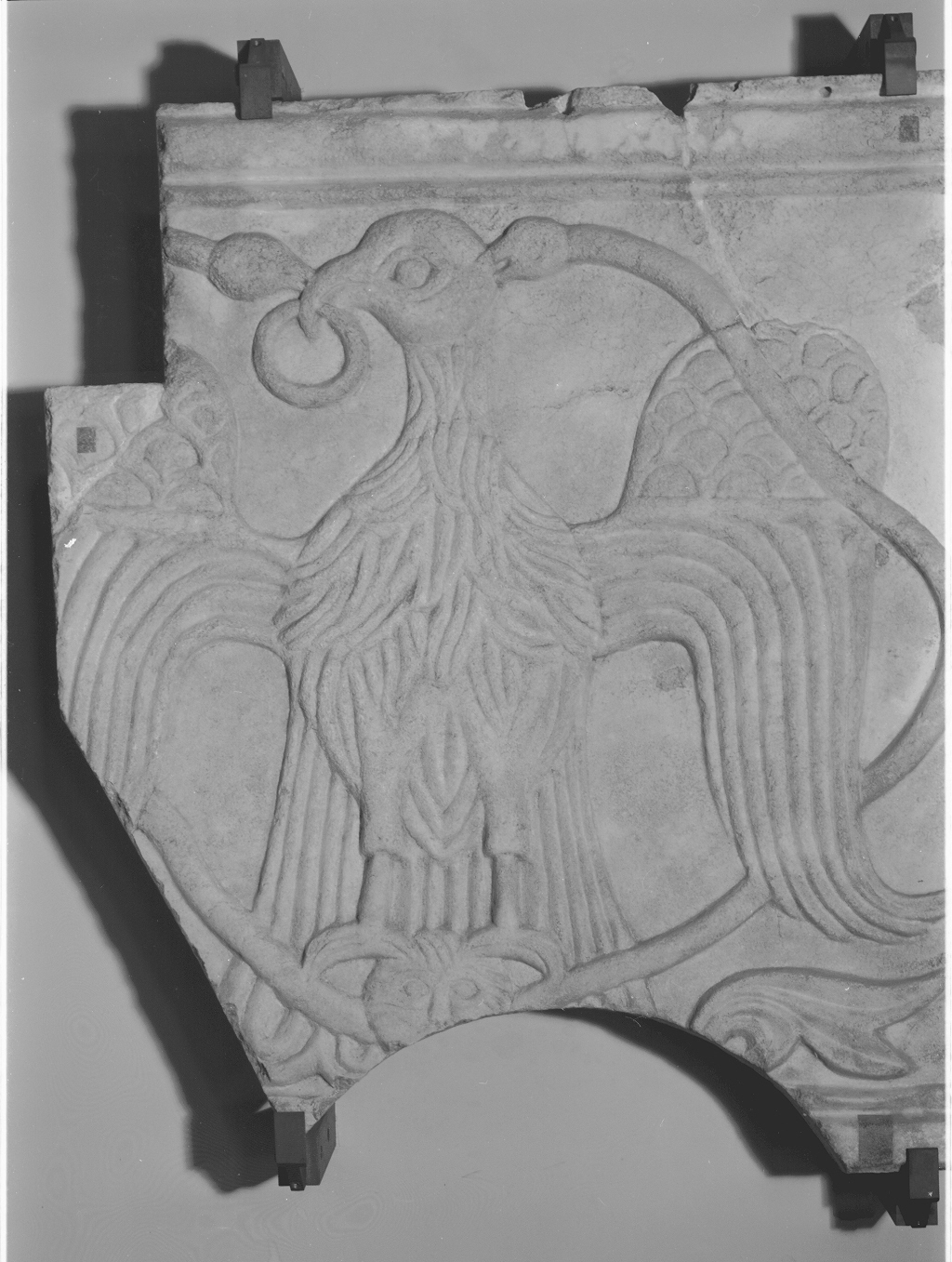 motivi decorativi vegetali con uccelli (pluteo, frammento) - ambito bizantino-orientale (sec. X)