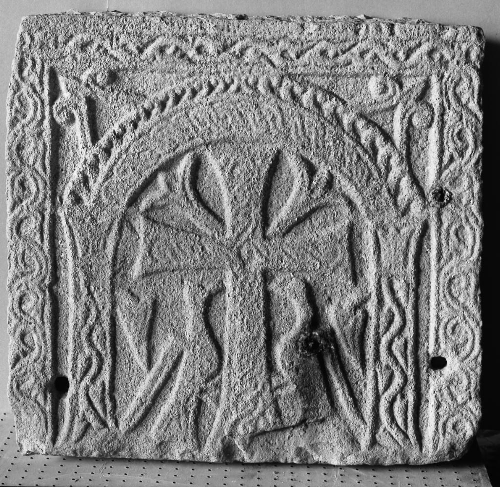 motivi decorativi vegetali e animali (rilievo, frammento) - ambito bizantino (secc. XII/ XIII)