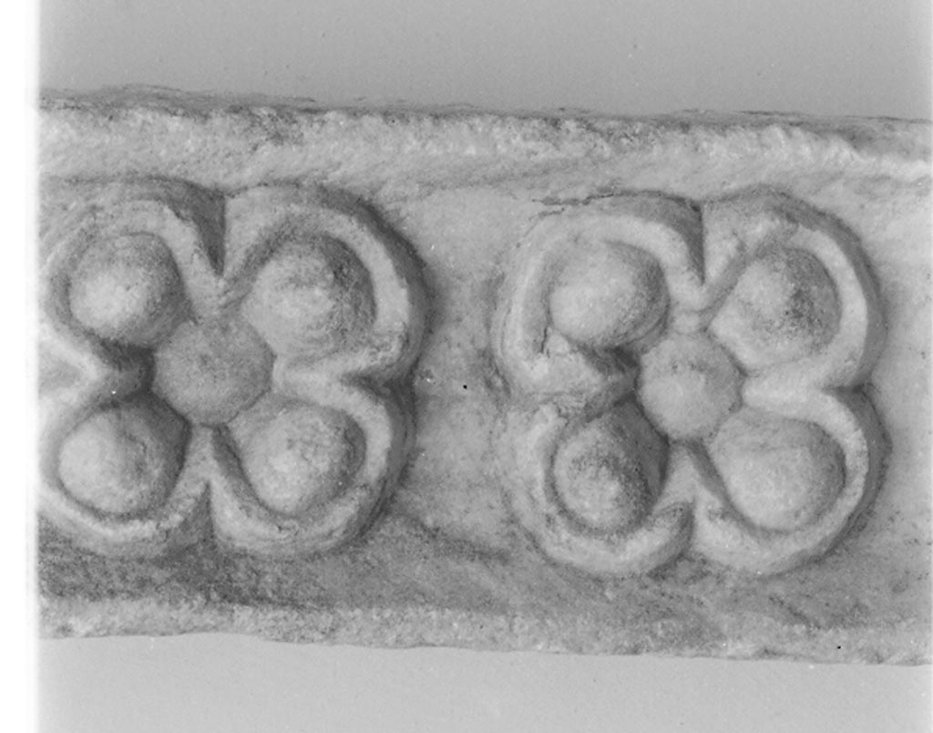 motivo decorativo a rosette (cornice architettonica, opera isolata) - ambito Italia centro-settentrionale (sec. XII)