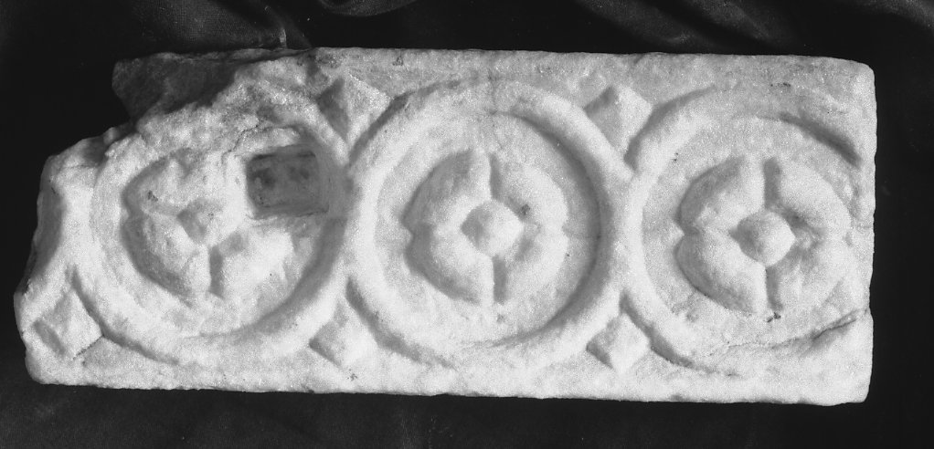 motivo decorativo a rosette (rilievo, opera isolata) - bottega veneziana (fine/inizio secc. XI/ XII)