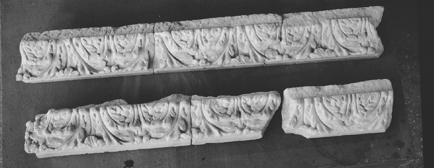 motivi decorativi vegetali (cornice architettonica, frammento) - ambito veneto (sec. XIV)