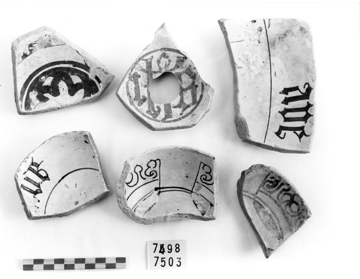 motivi decorativi a medaglioni (scodella, frammento) - bottega valenciana (secc. XIV/ XV)