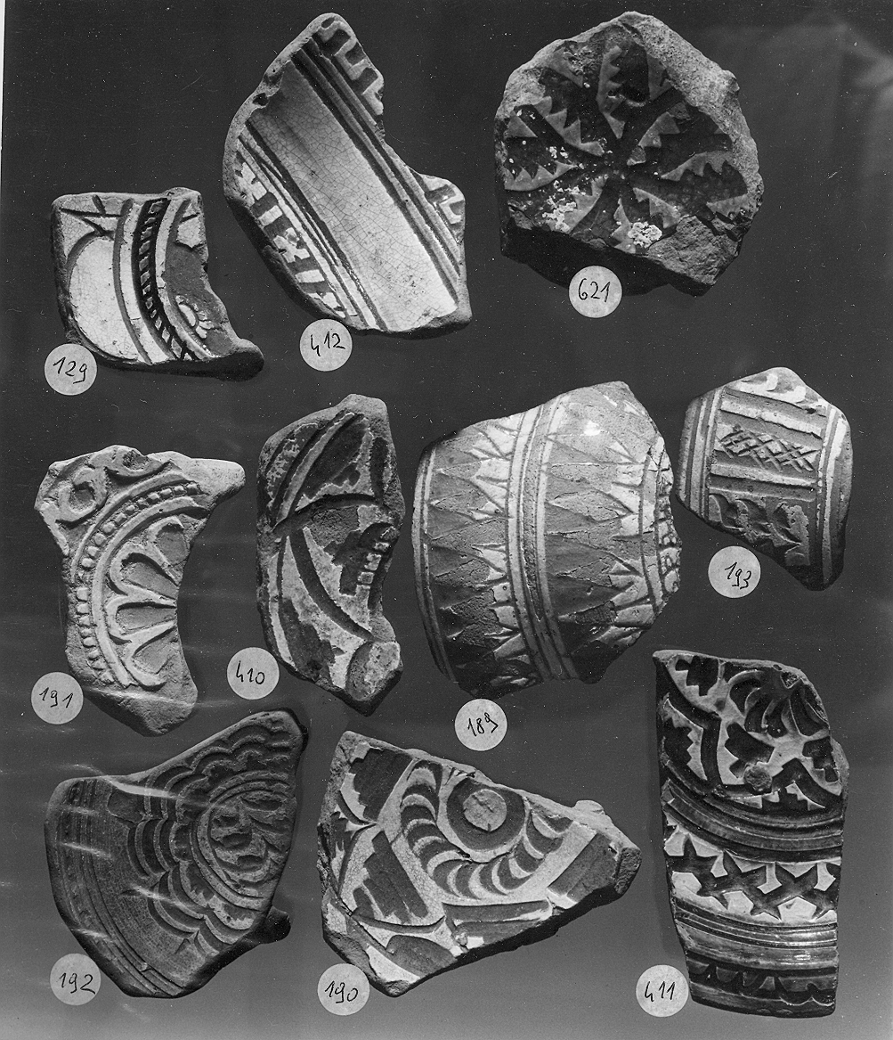 motivi decorativi (piatto, frammento) - ambito veneto (secc. XV/ XVI)