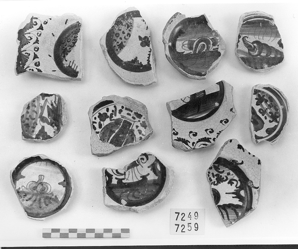 motivi decorativi (scodella, frammento) - ambito faentino (prima metà sec. XVI)