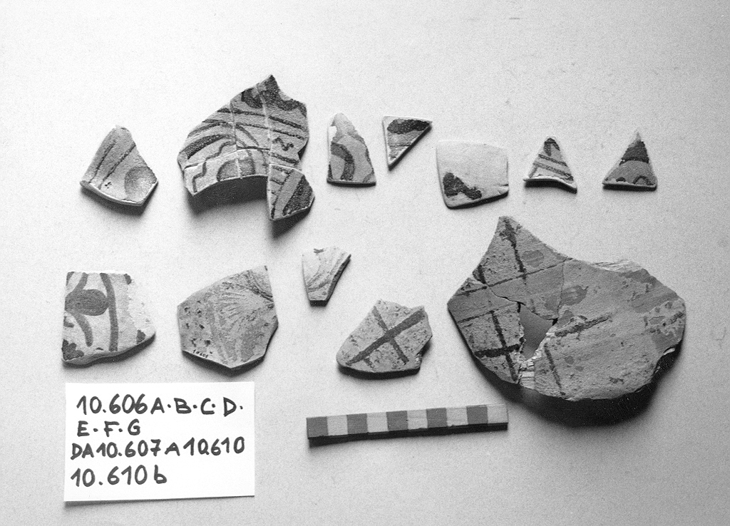 motivi decorativi vegetali stilizzati (boccale, frammento) - ambito veneziano (secc. XIII/ XIV)