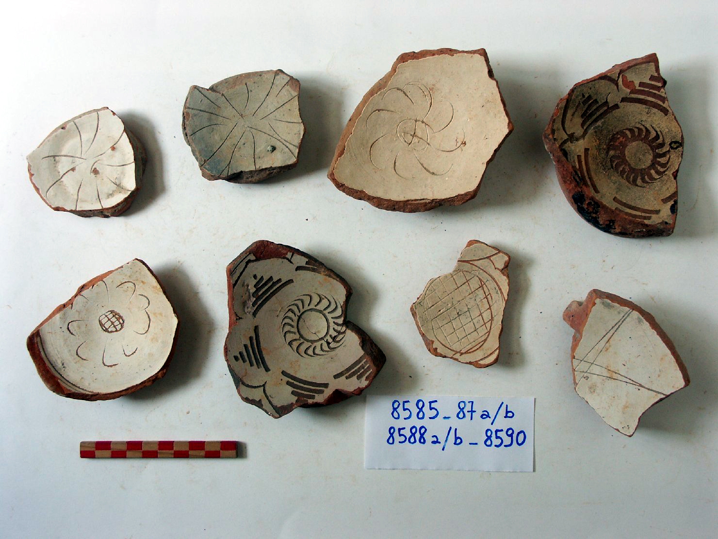 motivo decorativo a rosette (piattino, frammento) - ambito veneziano (fine/inizio secc. XV/ XVI)