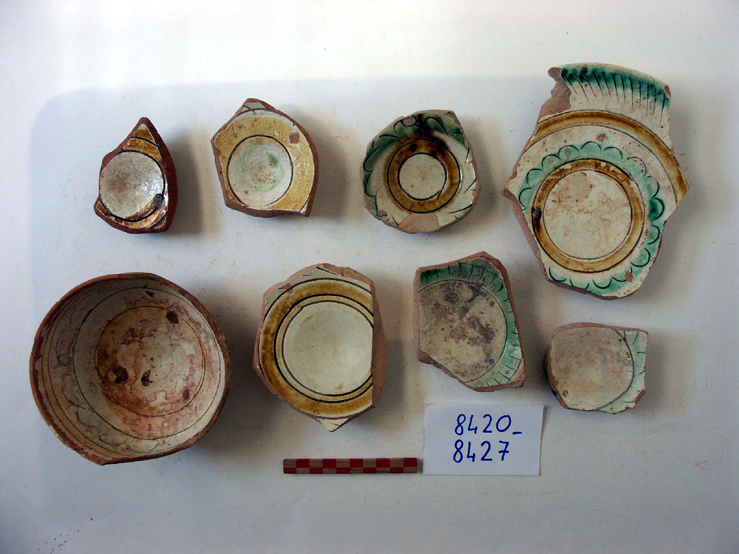 motivi decorativi geometrici (scodella, frammento) - ambito veneziano (secc. XVII/ XVIII)