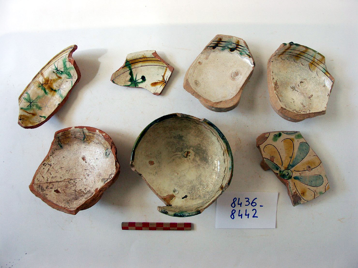 motivi decorativi geometrici (scodella, frammento) - ambito veneziano (secc. XVII/ XVIII)