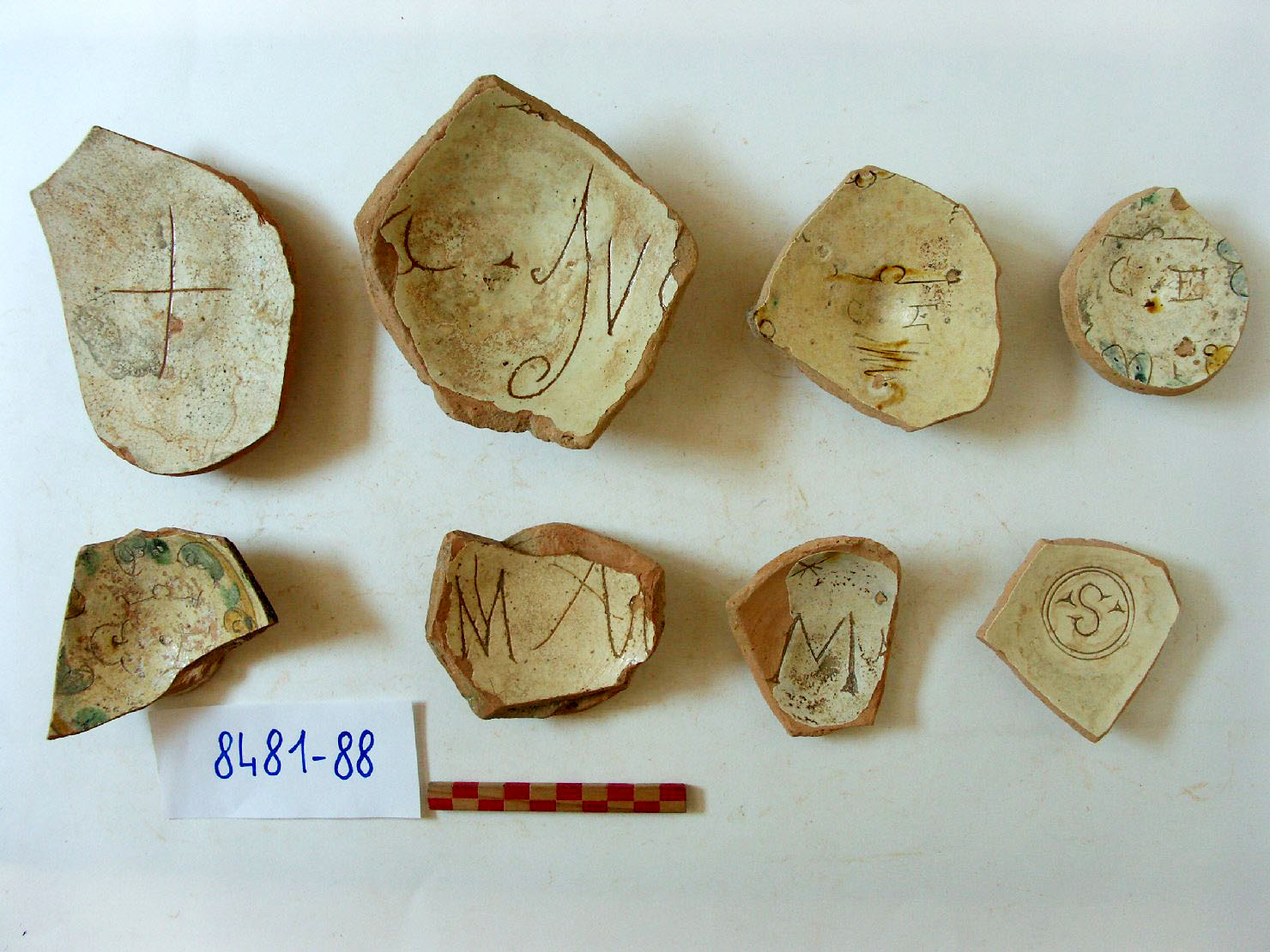 croce (piatto, frammento) - ambito veneziano (secc. XVII/ XVIII)