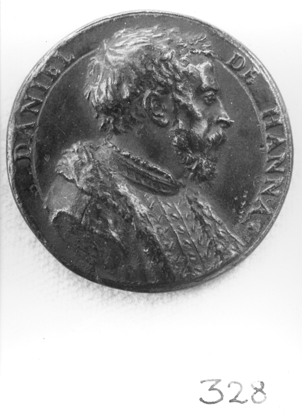 busto di uomo (medaglia, elemento d'insieme) di Leoni Leone (sec. XVI)