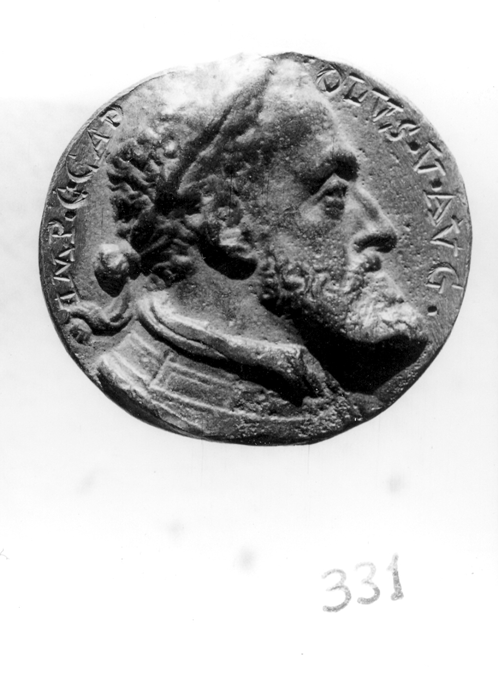 testa d'uomo (medaglia, elemento d'insieme) di Leoni Leone (sec. XVI)