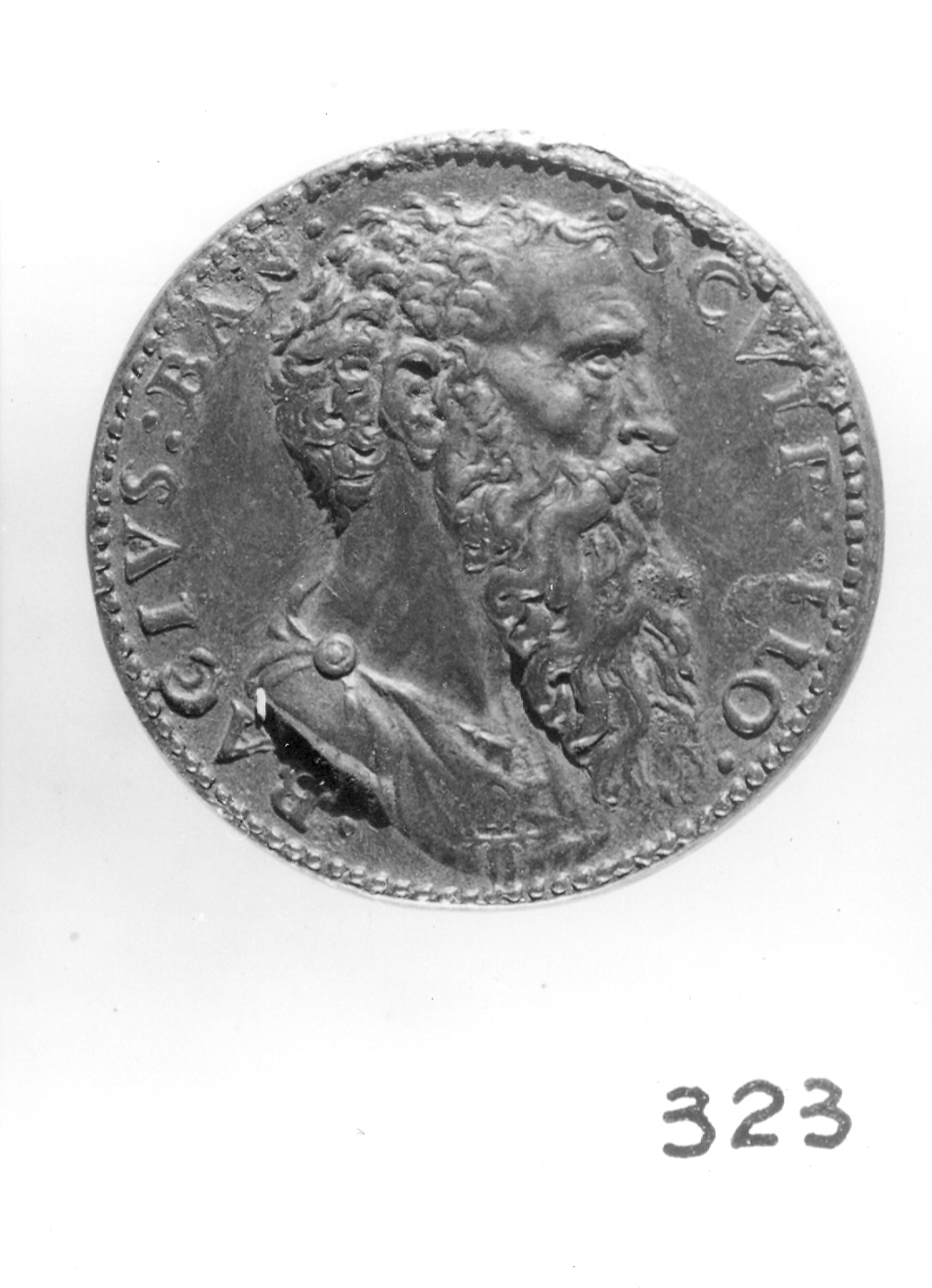 busto maschile (medaglia, elemento d'insieme) di Leoni Leone (sec. XVI)