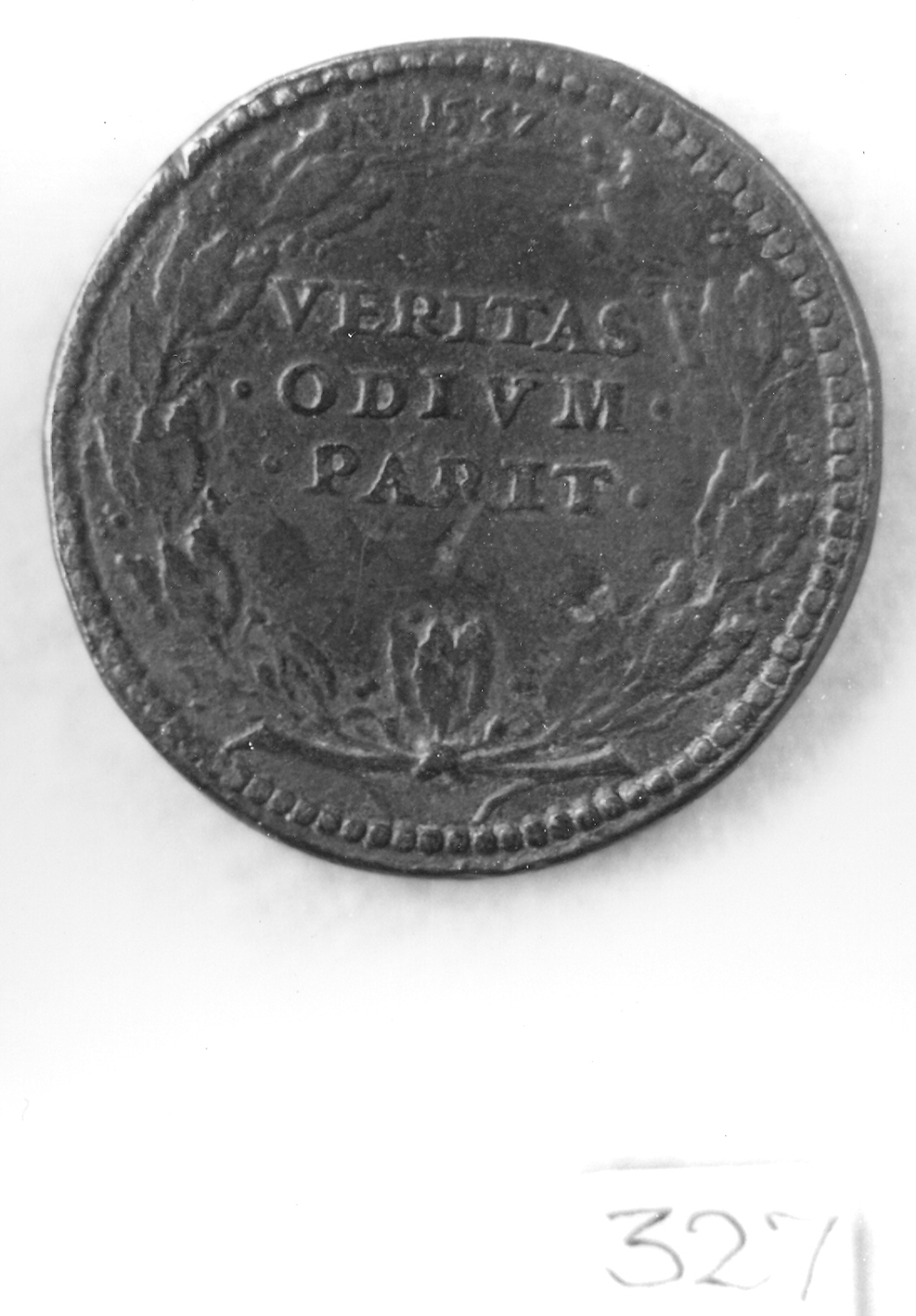 ghirlanda con iscrizione (medaglia, elemento d'insieme) di Leoni Leone (sec. XVI)