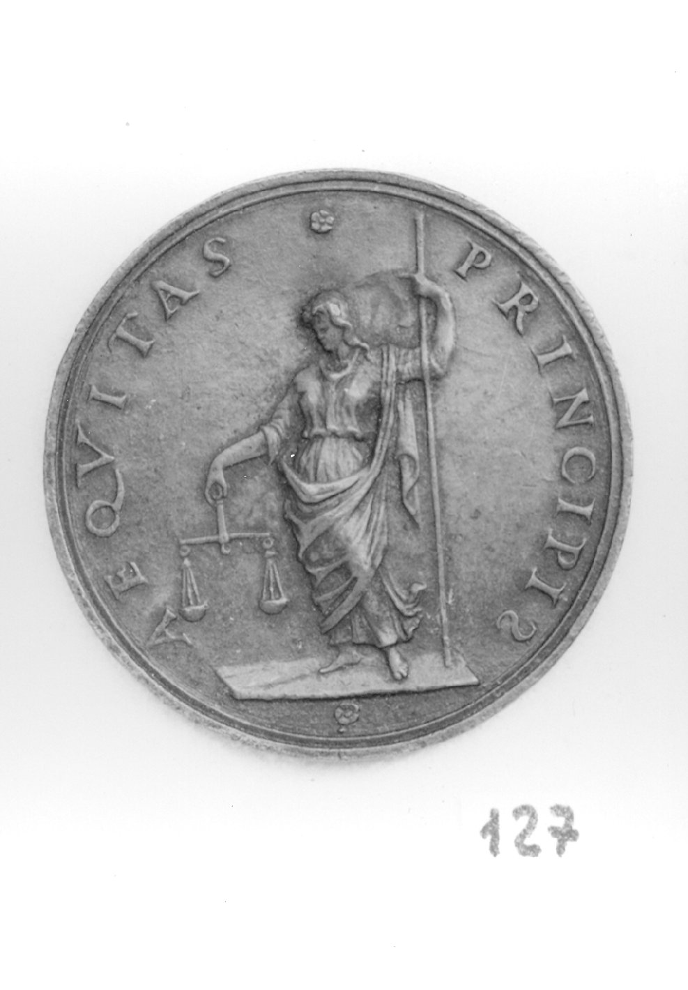 figura femminile panneggiata (medaglia, elemento d'insieme) di Gambello Vittore detto Camelio (secc. XV/ XVI)